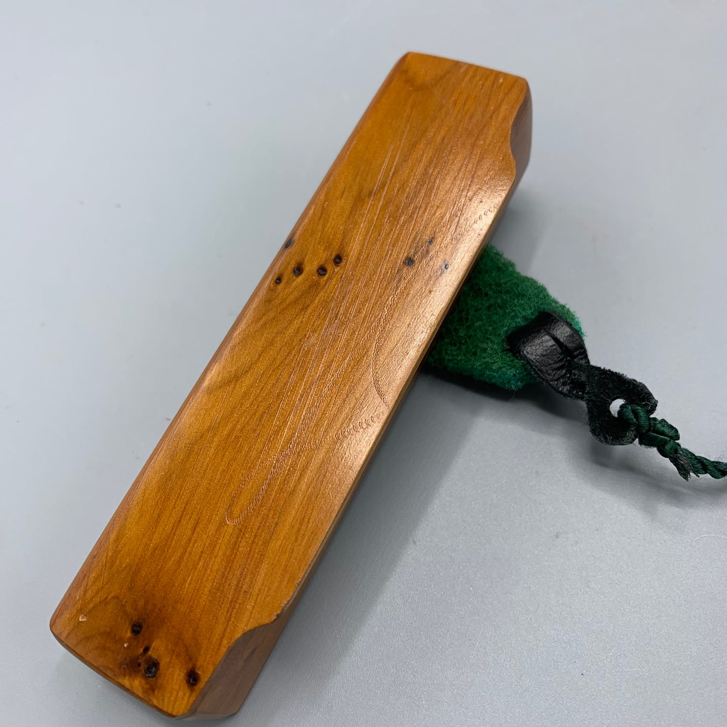 Eugene Upward - 2000 Alaska Yew Wood Scratch Box &amp; Slate Striker - Call No. 1050